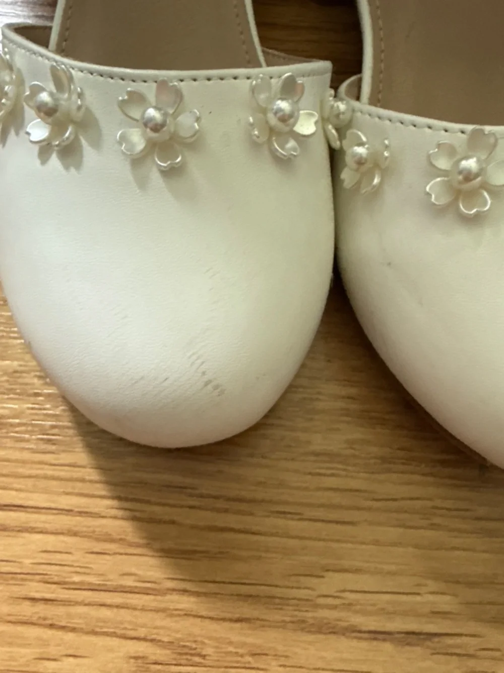 Girls white shoes, size 1
